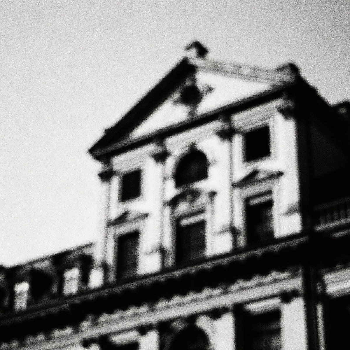 建筑旧照翻新前示例